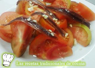 Receta de ensalada con tomates ajos y anchoas