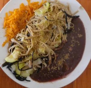 pasta de espelta con crema azuki y verdurita de Ruth Garcia, vegetariana y seguidora la Nutrición Macrobiotiva Pasta de espelta integral con crema de judías azuki con verduras de Ruth García, vegetariana y seguidora de la Nutrición MacrobiotiVa.