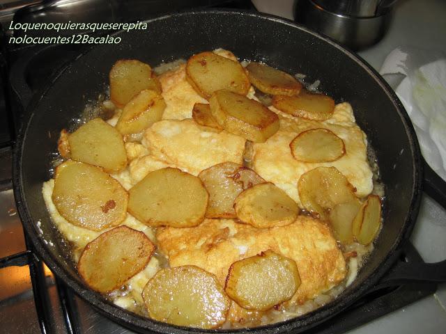 Bacalao con patatas, gambas y pasas Bacalao con patatas, gambas y pasas