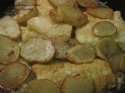 Bacalao con patatas, gambas y pasas Bacalao con patatas, gambas y pasas