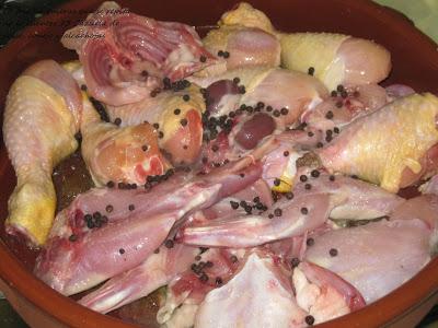 Cazuela de pollo, conejo y alcachofas/ Rostit de pollastre i conill amb alcachofes Cazuela de pollo, conejo y alcachofas/ Rostit de pollastre i conill amb alcachofes