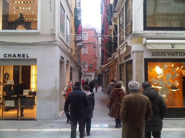Las vías de Shopping en Italia: Las calles donde ir de compras en Venecia venezia store chanel louis vuitton