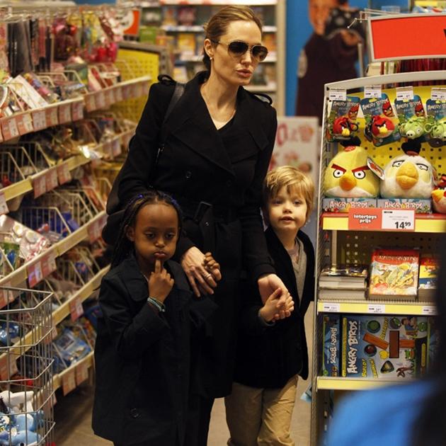 Angelina Jolie presume de tener una familia normal a pesar de su fama