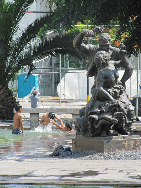Callejeando en Lima: desde el Palacio Francés hasta el Parque de la Exposición Callejeando en Lima: desde el Palacio Francés hasta el Parque de la Exposición