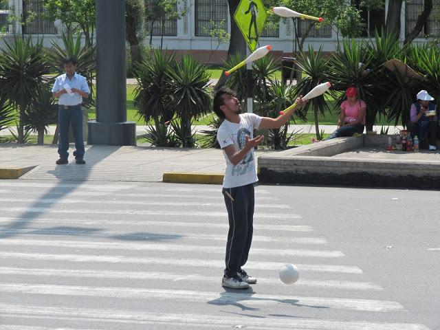 Callejeando en Lima: desde el Palacio Francés hasta el Parque de la Exposición Callejeando en Lima: desde el Palacio Francés hasta el Parque de la Exposición