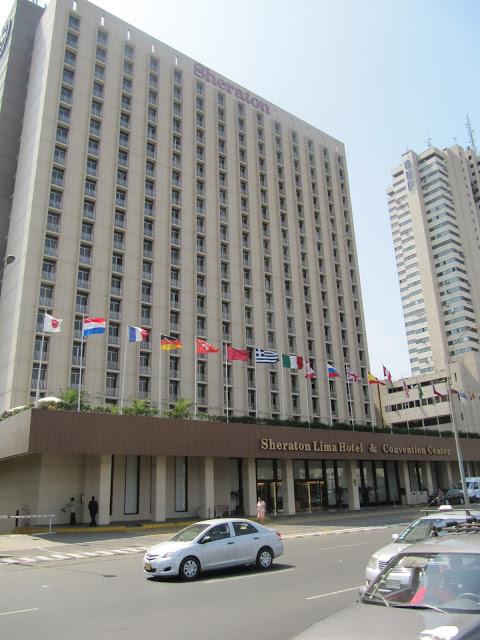 Callejeando en Lima: desde el Palacio Francés hasta el Parque de la Exposición Callejeando en Lima: desde el Palacio Francés hasta el Parque de la Exposición