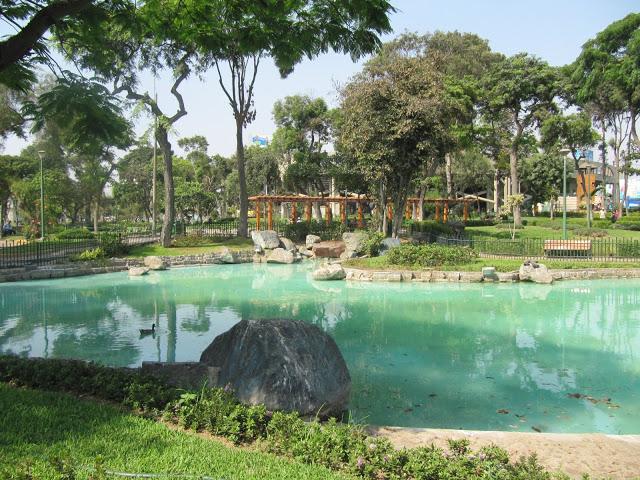 Callejeando en Lima: desde el Palacio Francés hasta el Parque de la Exposición Callejeando en Lima: desde el Palacio Francés hasta el Parque de la Exposición