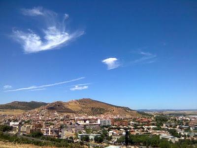 DIA DEL CHORIZO EN PUERTOLLANO. TRADICIÓN POPULAR. PAN RELLENO DE CHORIZO. DIA DEL CHORIZO EN PUERTOLLANO. TRADICIÓN POPULAR. PAN RELLENO DE CHORIZO.