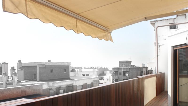 toldo-atico toldo atico Especial diseño en áticos: 7 características y funcionalidades de los toldos automáticos