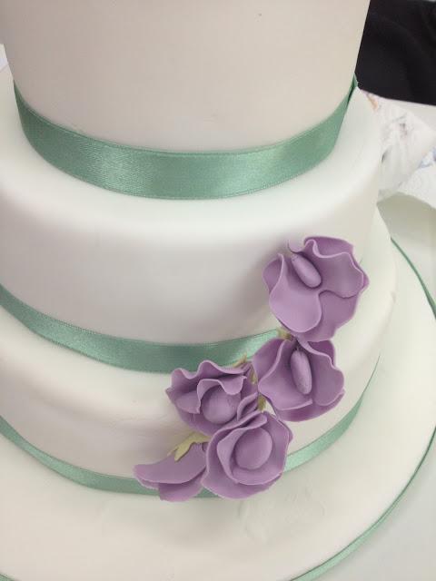 detalle decoración y flores Tartas de Boda: Todo lo que debes saber para escoger tu tarta ideal IItarta para tu boda II