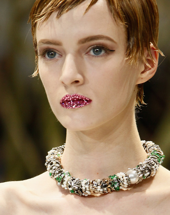 Labios de cristal en el desfile de Christian Dior Couture, Spring 2013