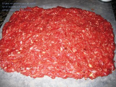 Rollo de Carne relleno de Mozzarela con cebolla caramelizada y dados de piña salteados Rollo de Carne relleno de Mozzarela con cebolla caramelizada y dados de piña salteados