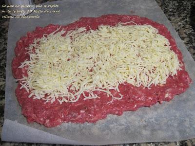 Rollo de Carne relleno de Mozzarela con cebolla caramelizada y dados de piña salteados Rollo de Carne relleno de Mozzarela con cebolla caramelizada y dados de piña salteados