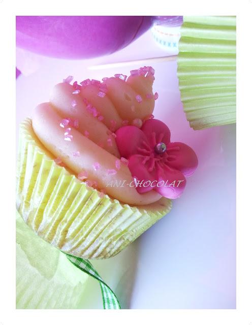 Cupcakes en tetera (sabor crema de almendras) Y SIGO DE SORTEO!!! Cupcakes en tetera (sabor crema de almendras) Y SIGO DE SORTEO!!!