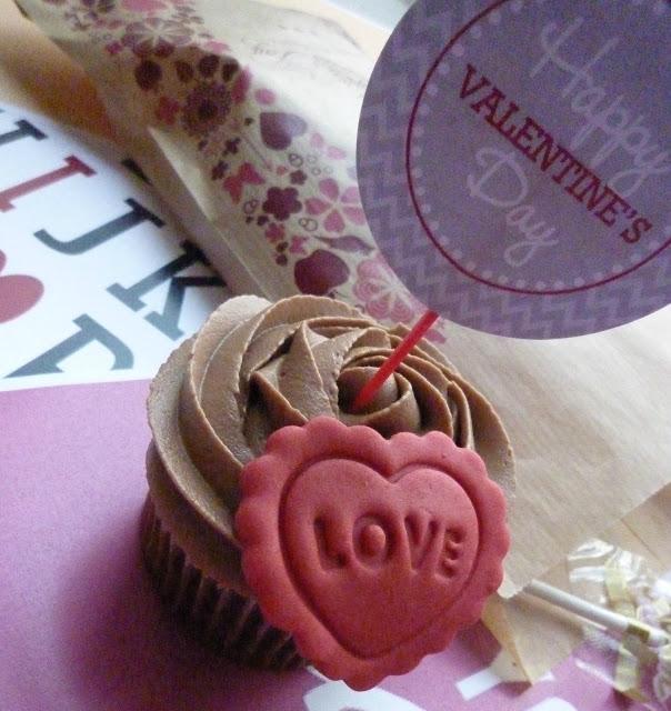 Valentine`s chocolate cupcake Cupcakes de chocolate para San Valentín