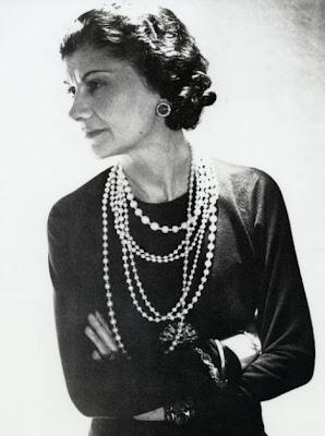COCO CHANEL, LA REVOLUCIONARIA DE LA MODA COCO CHANEL, LA REVOLUCIONARIA DE LA MODA