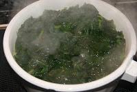 Espinacas con bechamel, queso y huevo escalfado Espinacas con bechamel, queso y huevo escalfado