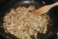 Revuelto de hongos y gambas Revuelto de hongos y gambas