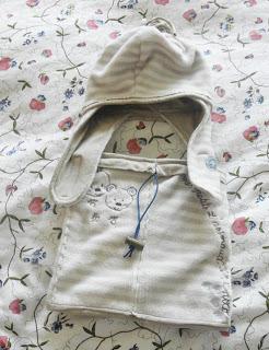 RECICLANDO: DE UN PELELE: UNA BUFANDA Y UN GORRO PARA DON PEDRITO RECICLANDO: DE UN PELELE: UNA BUFANDA Y UN GORRO PARA DON PEDRITO