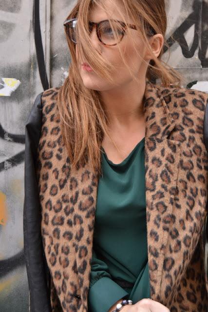 Look leopardo. No te lo tragues. Look leopardo. No te lo tragues.