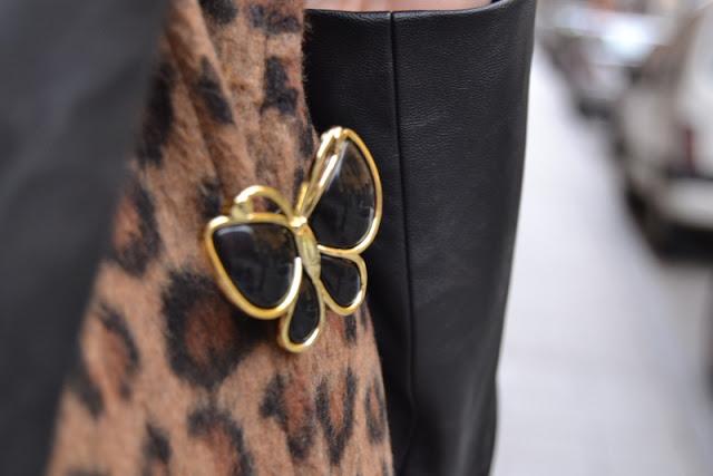 Look leopardo. No te lo tragues. Look leopardo. No te lo tragues.