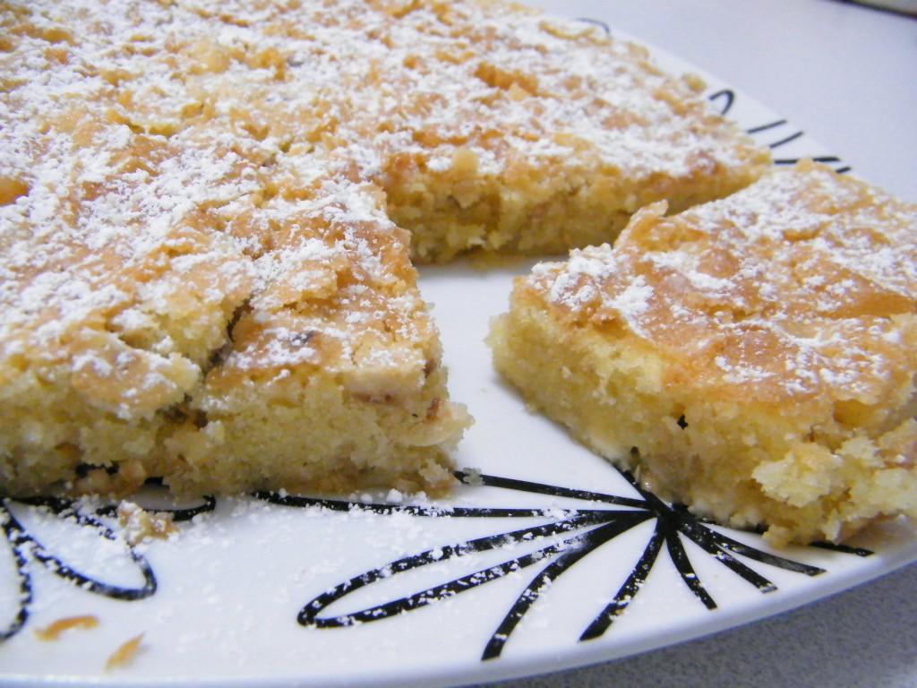 brownie Brownie_de_chocolate_blanco_con_avellanas