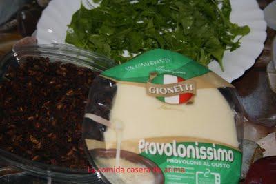 Ensalada de rúcula, Provolone y granada. Ensalada de rúcula, Provolone y granada.