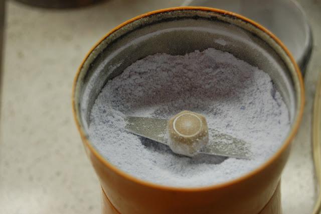 Tarta de queso y violetas. Una receta con caramelos de violeta Tarta de queso y violetas. Una receta con caramelos de violeta