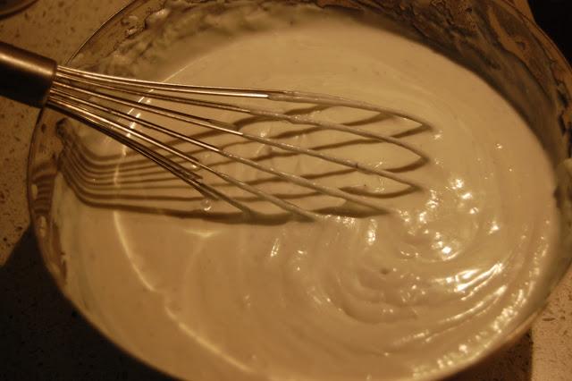 Tarta de queso y violetas. Una receta con caramelos de violeta Tarta de queso y violetas. Una receta con caramelos de violeta