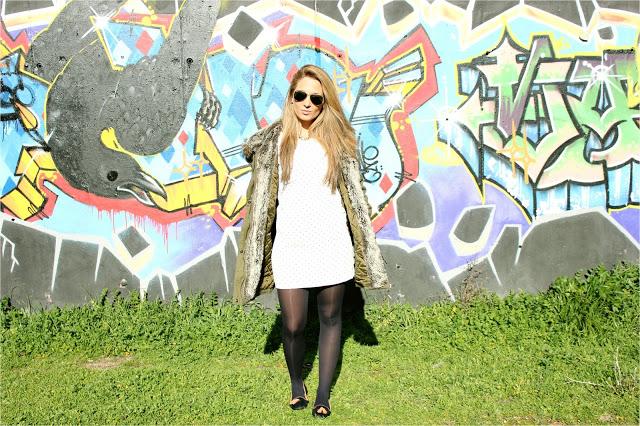 DOTSMe encantan los vestidos, pero de este tipo más ya qu... DOTSMe encantan los vestidos, pero de este tipo más ya qu...