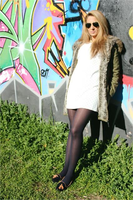 DOTSMe encantan los vestidos, pero de este tipo más ya qu... DOTSMe encantan los vestidos, pero de este tipo más ya qu...