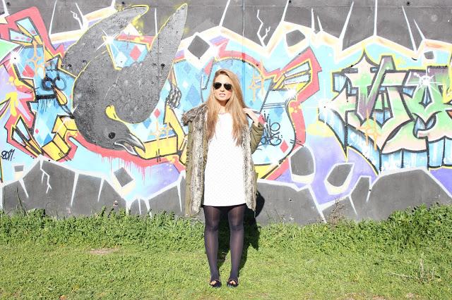 DOTSMe encantan los vestidos, pero de este tipo más ya qu... DOTSMe encantan los vestidos, pero de este tipo más ya qu...