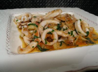 CALAMARES CON AJOS