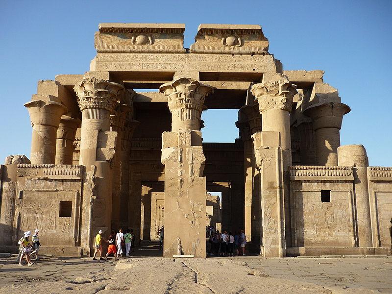 El Templo de Kom Ombo, escenario de duelo entre Dioses 800px Kom Ombo El Templo de Kom Ombo, escenario de duelo entre Dioses