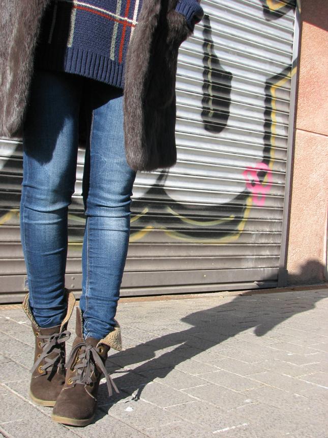 T R E N C H ? F U R C O A T ?... T R E N C H ? F U R C O A T ?...