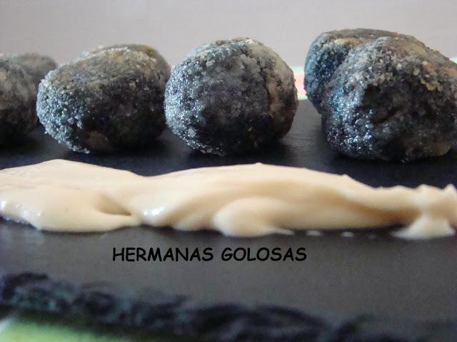 CROQUETAS NEGRAS DE SEPIA CON SALSA DE MAYONESA AL AJO Y SOJA CROQUETAS NEGRAS DE SEPIA CON SALSA DE MAYONESA AL AJO Y SOJA