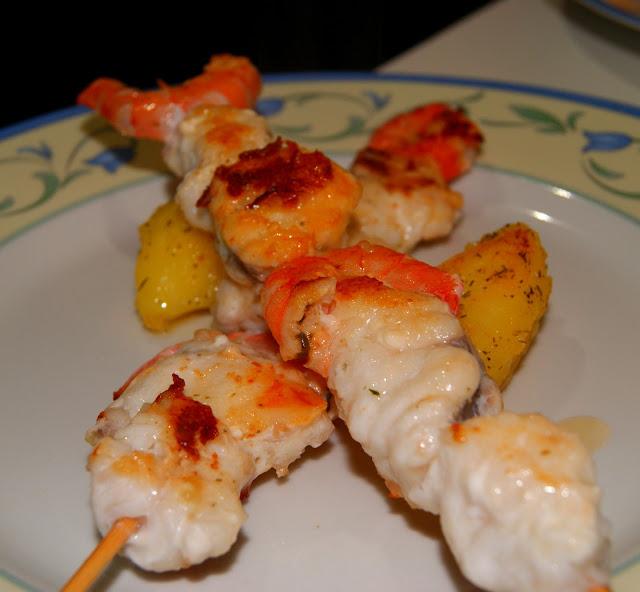 Brochetas de rape con langostinos Brochetas de rape con langostinos