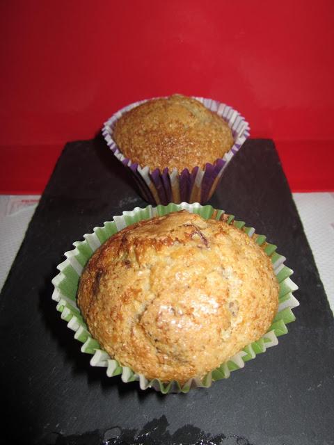 MUFFINS INTEGRALES DE PLÁTANO Y ARÁNDANOS MUFFINS INTEGRALES DE PLÁTANO Y ARÁNDANOS
