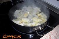 Brocheta de pollo rebozada en quicos con chutney de piña Brocheta de pollo rebozada en quicos con chutney de piña