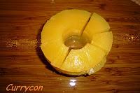 Brocheta de pollo rebozada en quicos con chutney de piña Brocheta de pollo rebozada en quicos con chutney de piña