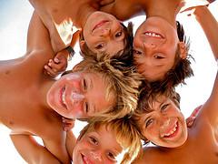 Cómo Generar Comunidad Alrededor de tu Marca amigos de Tobi