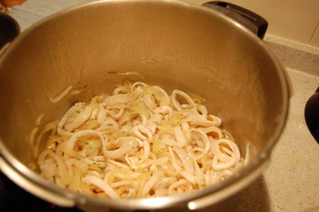 La mejor receta de calamares en su tinta, la receta casera de mi madre! La mejor receta de calamares en su tinta, la receta casera de mi madre!