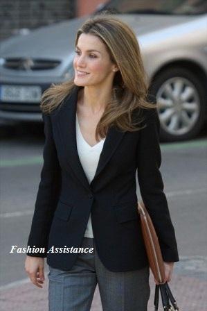 Dña. Letizia, estilo ejecutivo en la reunión con FEDER Dña. Letizia, estilo ejecutivo en la reunión con FEDER