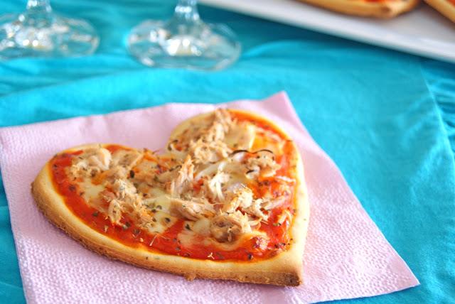 Mini pizzas valentinizadas (o pizza al tonno)