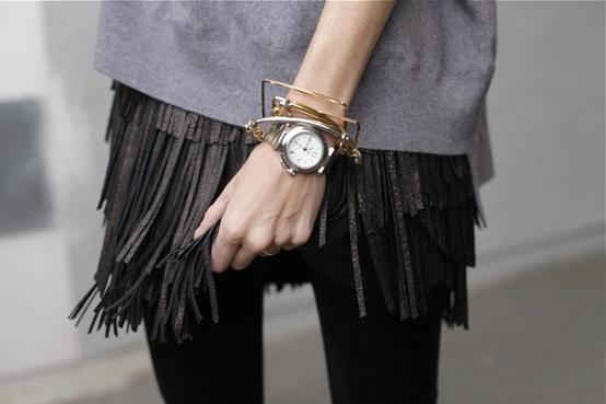 Un adorno en mi muñeca / An ornament on my wrist Un adorno en mi muñeca / An ornament on my wrist