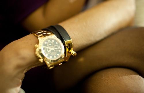 Un adorno en mi muñeca / An ornament on my wrist Un adorno en mi muñeca / An ornament on my wrist