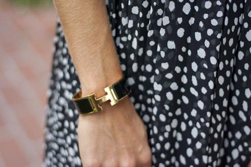 Un adorno en mi muñeca / An ornament on my wrist Un adorno en mi muñeca / An ornament on my wrist