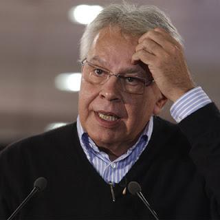 Felipe González vinculado a foto falsa de Chávez en El País