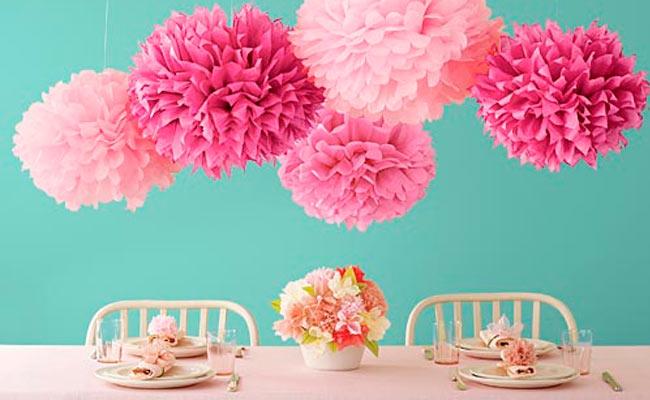 pompones para decorar una mesa de Comunión pompones para decorar Comunión Ideas para decorar comuniones en casa