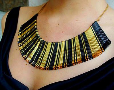 UN COLLAR HECHO CON HORQUILLAS como hacer un collas con horquillas